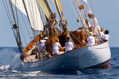 See Panerai CLASSIC Yachts Challenge.